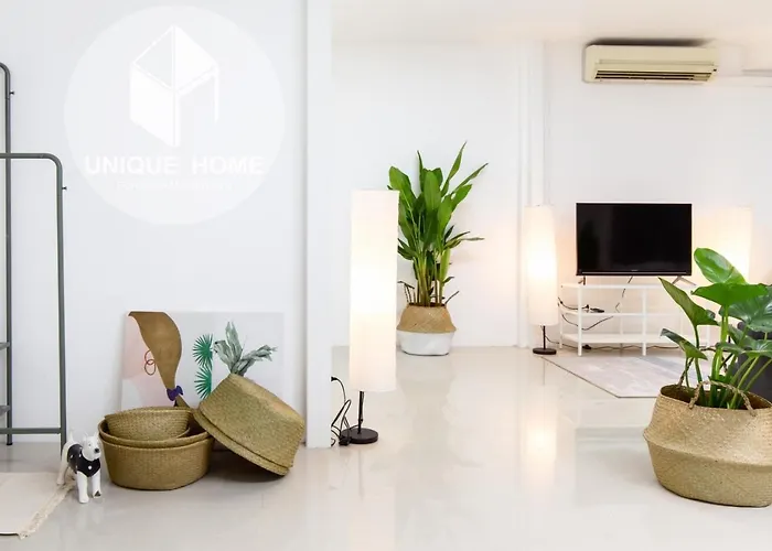 Unique Townhouse 2f-3f Bed & Breakfast Bangkok