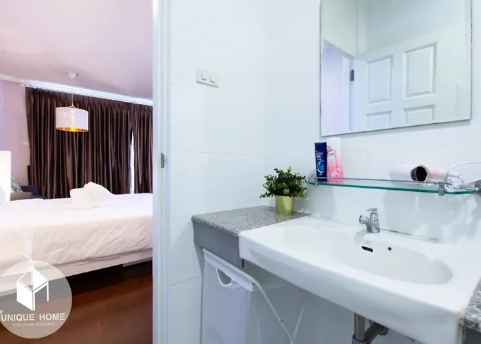 Unique Townhouse 2f-3f Bed & Breakfast *